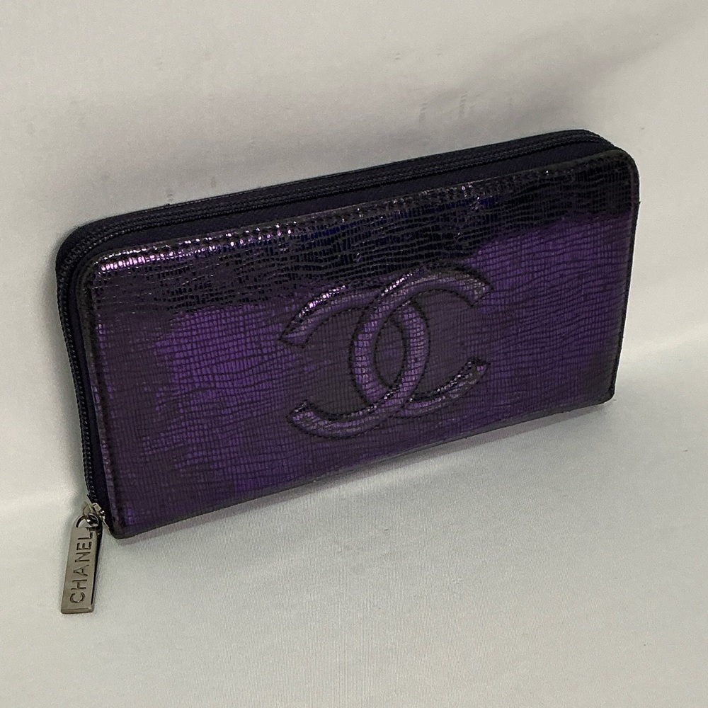 Authentic CHANEL Iridescent Purple Caviar Zip Lizard Embossed Yen Wallet - Picture 11 of 16